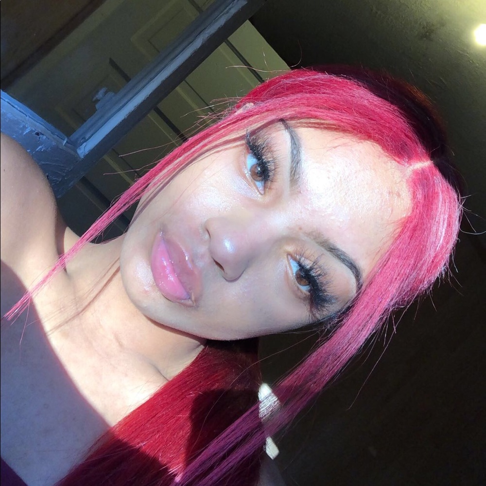 Meet your Posher, Tenia